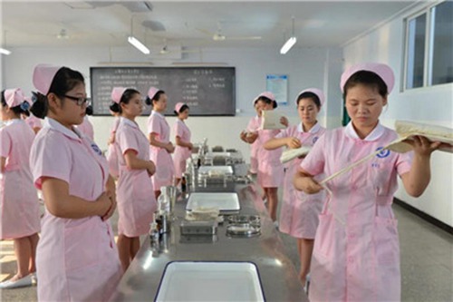 重庆护理专业中专学校