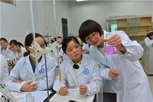 重庆知行卫校护士专业有哪些课程,好不好学呢?