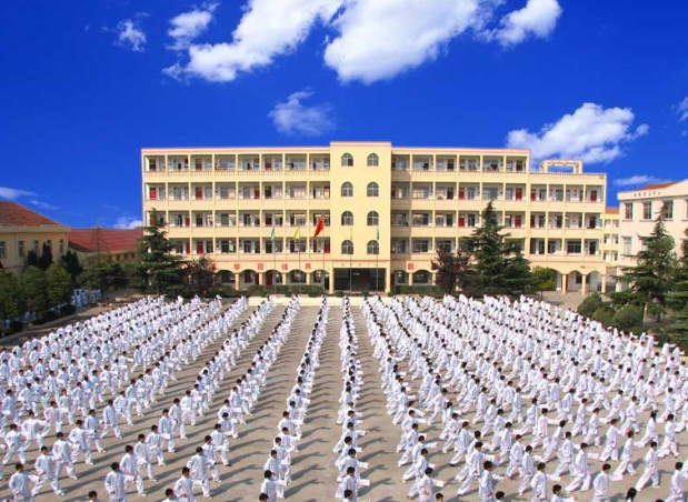黄梅兴华中等专业学校