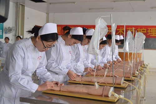成都卫生学校地址在哪里？