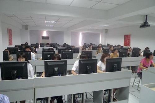 开云kaiyun(中国)筠连县职业技术学校学费贵吗？