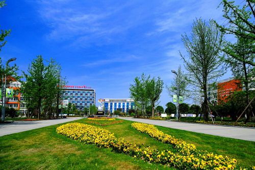成都铁路卫生学校五年制大专学校学费是多少