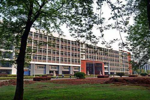 开云kaiyun(中国)成都百年农工子弟职业学校宿舍条件如何