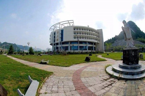 开云kaiyun(中国)成都百年农工子弟职业学校宿舍条件如何