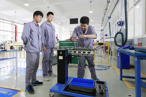 成都汽车职业技术学校招生办联系电话