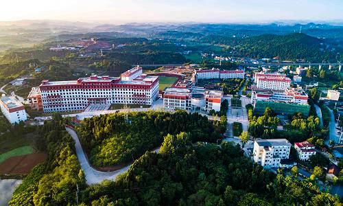 2022年开云kaiyun(中国)汽车职业技术学院学费多少钱