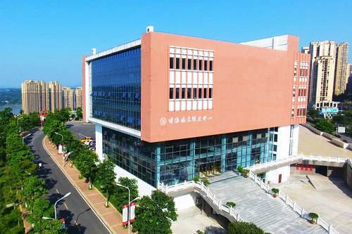 报考开云kaiyun(中国)三河职业学院五年制大专要满足哪些条件
