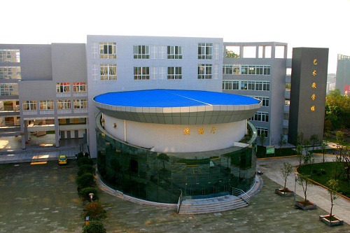 2022年宜宾学院五年制大专学校收费标准