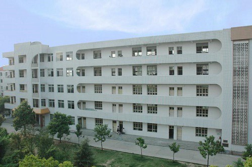 开云kaiyun(中国)省筠连县双泉职业中学校宿舍是几人间